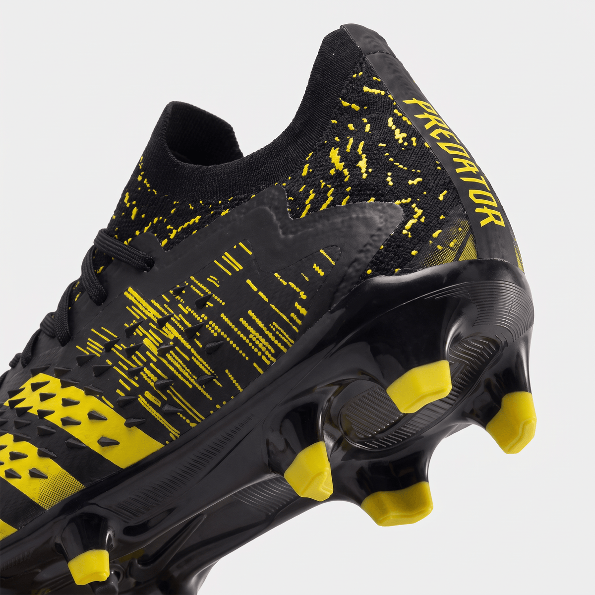 Predator Freak.1 Low FG Core Black / Team Solar Yellow - Elite Boots