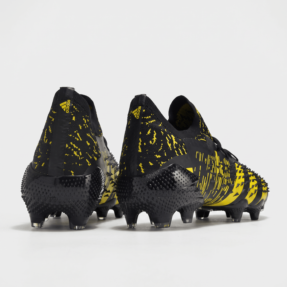 Predator Freak.1 Low FG Core Black / Team Solar Yellow - Elite Boots