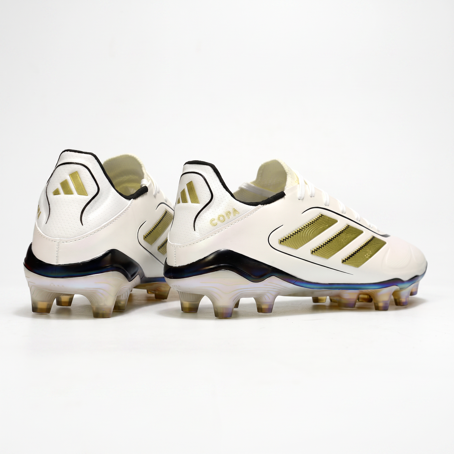 Copa Pure+ FG Biały / Złoty / Czarny