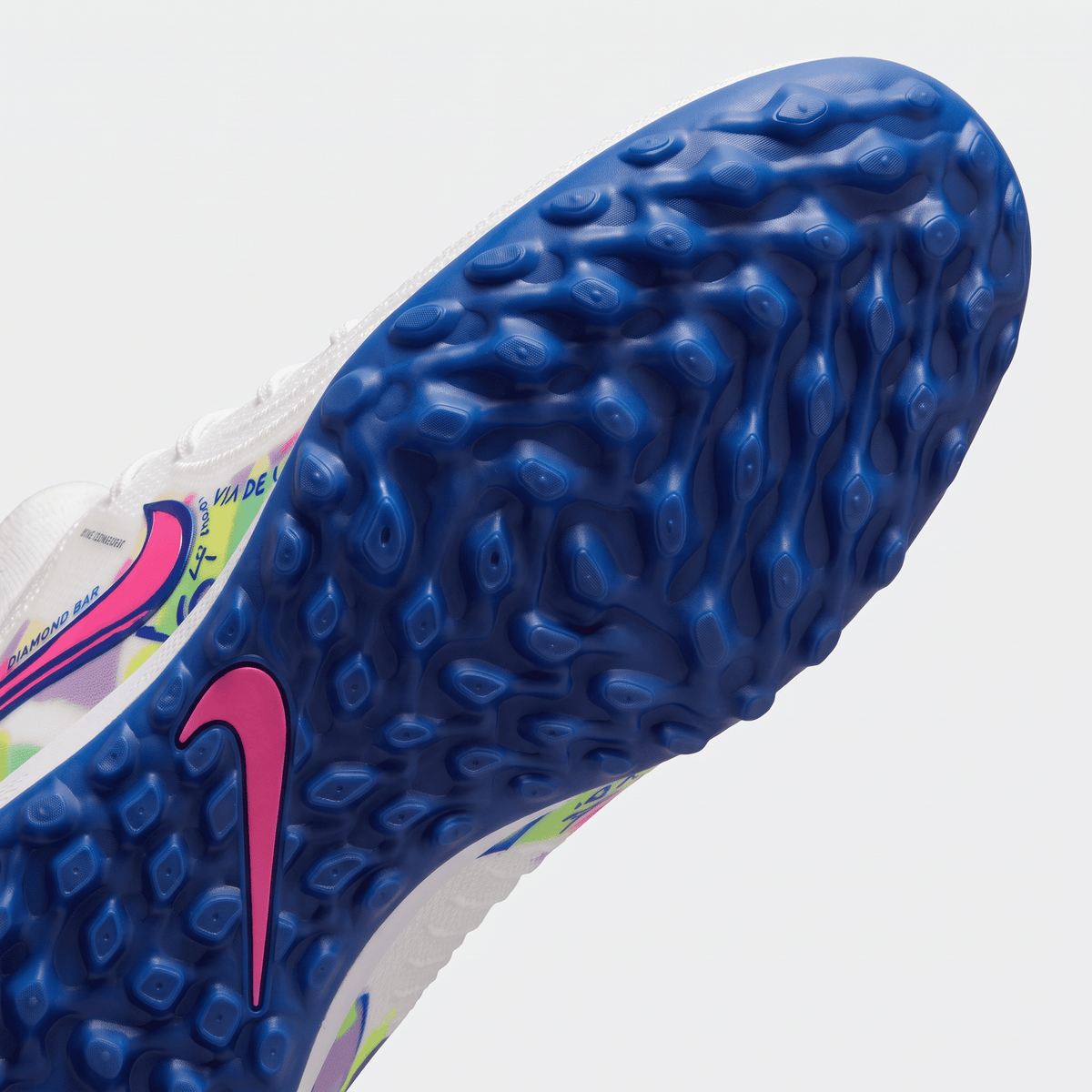 Phantom Luna 2 Academy TF White / Fierce Pink / Black - Elite Boots